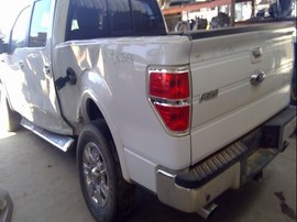2011 FORD F150, WHITE, LARIAT, CREW, 5.0, 4X4, AT,   F25104